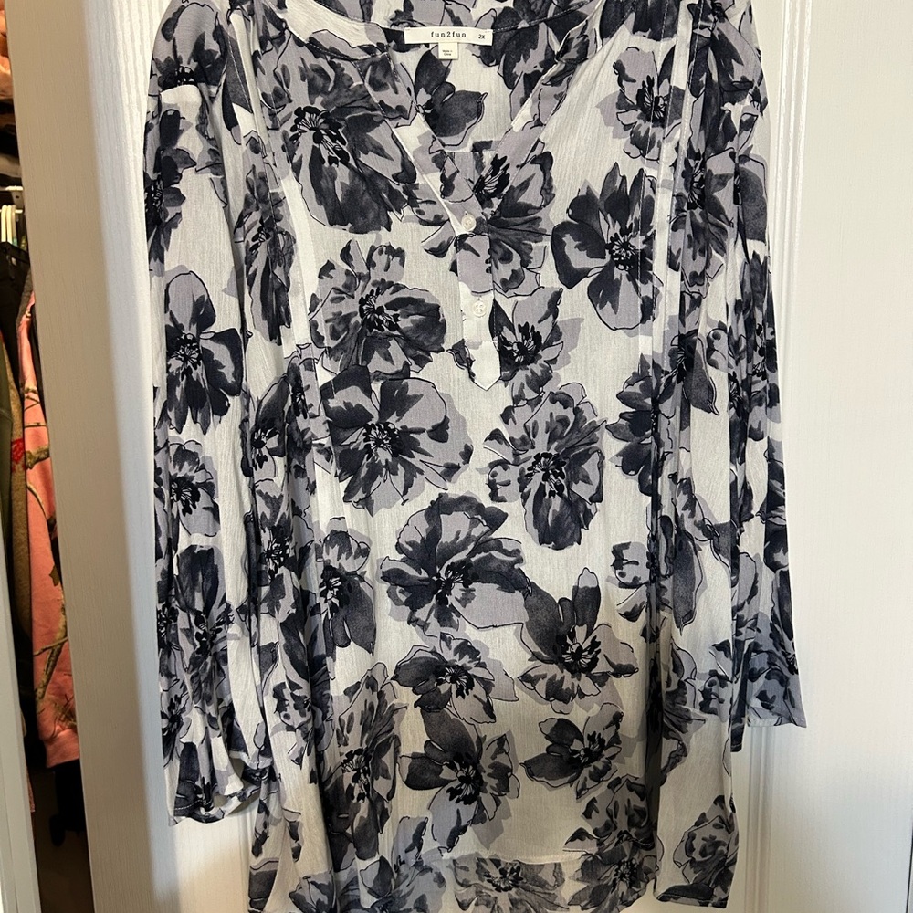 Fun 2 Fun Black and White Floral Blouse